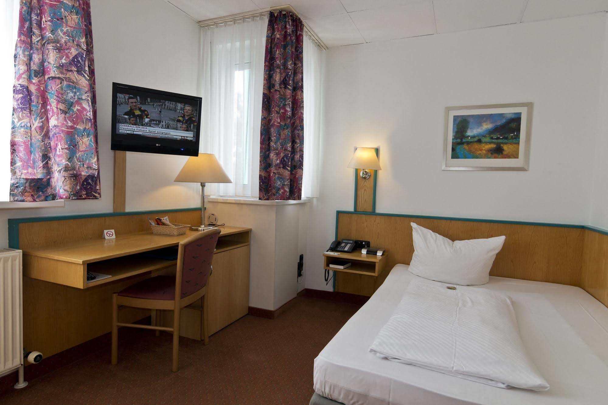 Hotel Alpha Нюрнберг Экстерьер фото