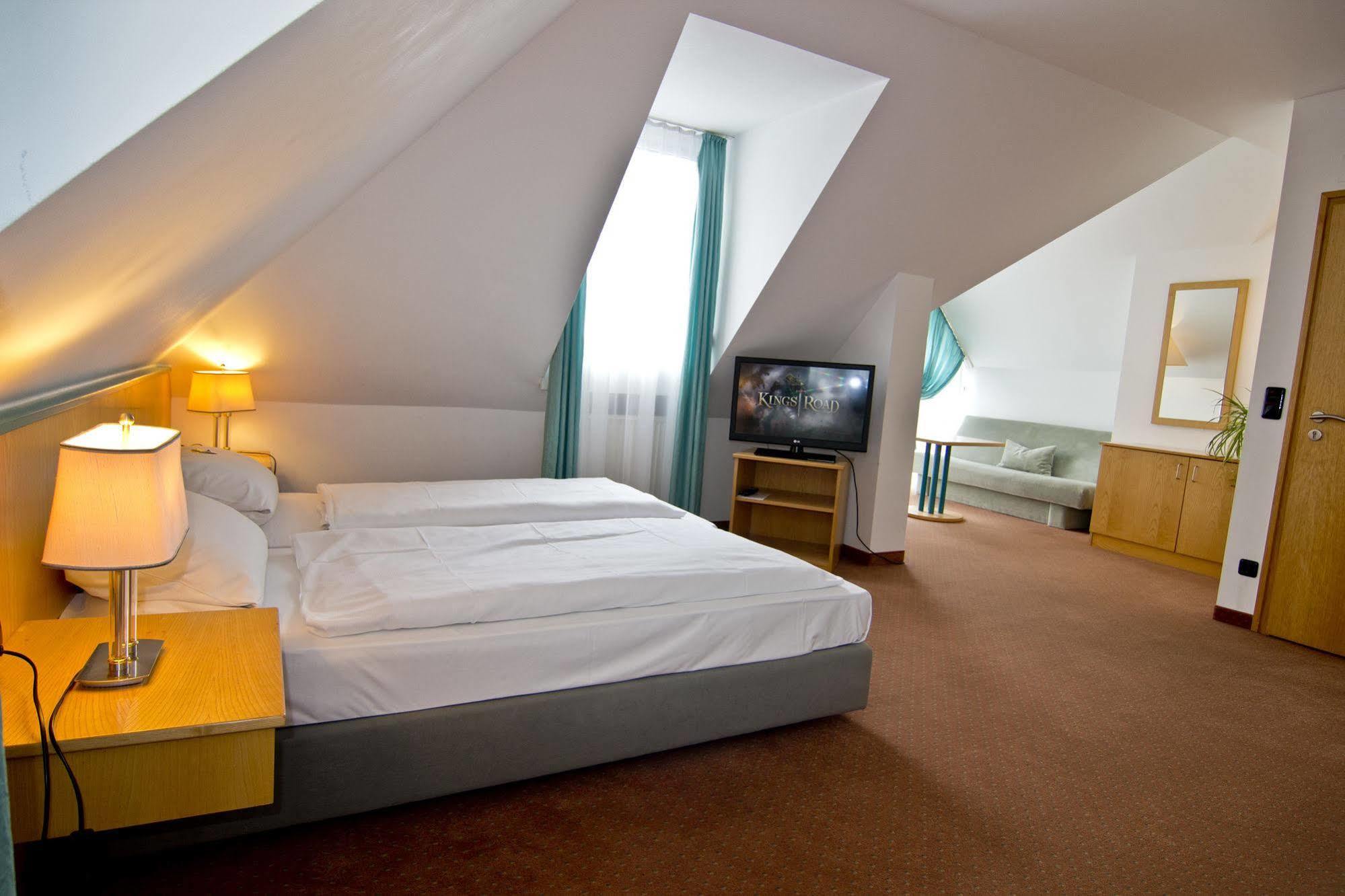 Hotel Alpha Нюрнберг Экстерьер фото
